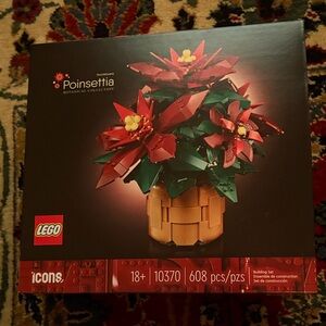 LEGO Botanical Poinsettia Set with Red and Green